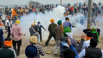 Rumour has it that the ‘hardliner’ factions, also credited with breaking barriers during the farmers protest 1.0 and Red Fort incident, have taken shelter under the wings of Kisan Andolan 2.0. Image: PTI