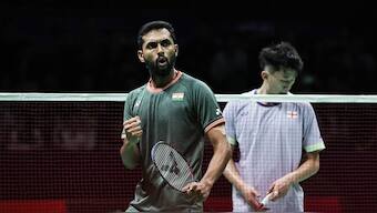 HS Prannoy in action against Harry Huang during the India vs England clash at the Thomas and Uber Cup. Image credit: Badminton Photo 