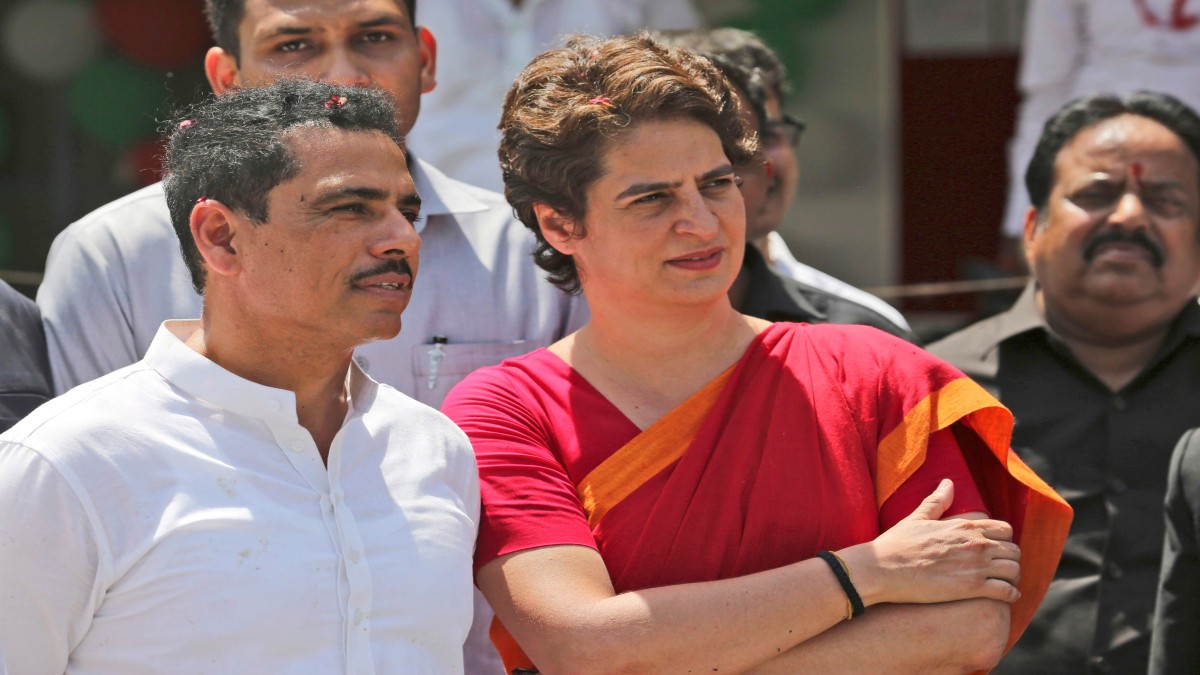 Priyanka Gandhi takes political plunge, to contest Lok Sabha bypoll from Wayanad Priyanka Gandhi takes political plunge, to contest Lok Sabha bypoll from Wayanad