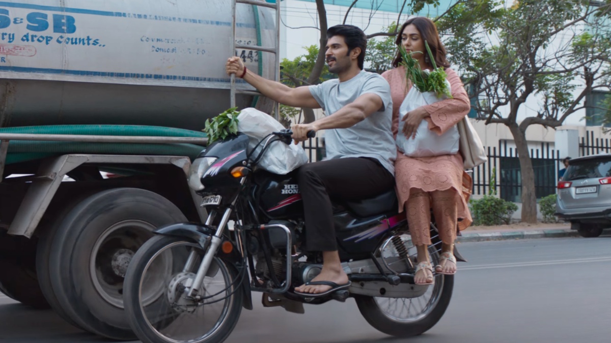Family Star movie review: Vijay Deverakonda and Mrunal Thakur star in a movie that underlines how fragile a male ego is Family Star movie review: Vijay Deverakonda and Mrunal Thakur star in a movie that underlines how fragile a male ego is