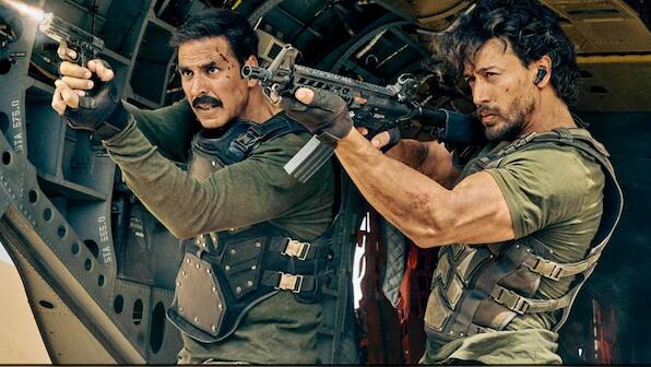 Audiences clap & hoot for Bade Miyan Chote Miyan starring Akshay Kumar & Tiger Shroff reveal sources at a special screening in Dubai