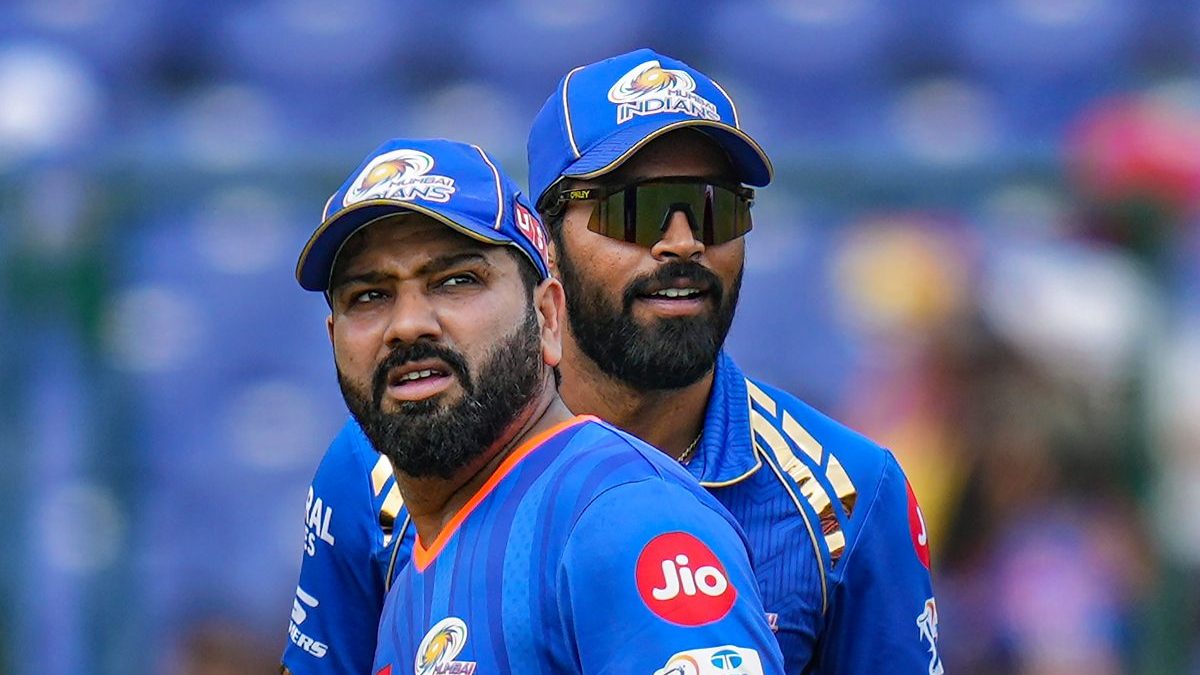 'There are different groups inside Mumbai Indians changing room': Michael Clarke 'There are different groups inside Mumbai Indians changing room': Michael Clarke