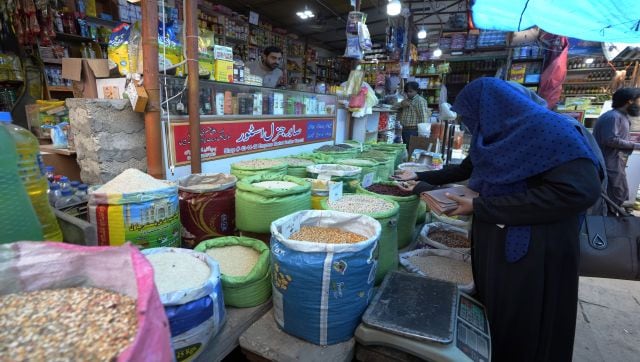 1 kg flour for Rs 800, roti for Rs 25: How Pakistan’s inflation is the ...