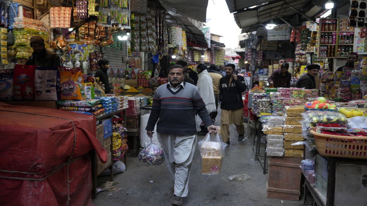 People visit a market to buy groceries and other stuff, in Rawalpindi, Pakistan. File image/AP People visit a market to buy groceries and other stuff, in Rawalpindi, Pakistan. File image/AP