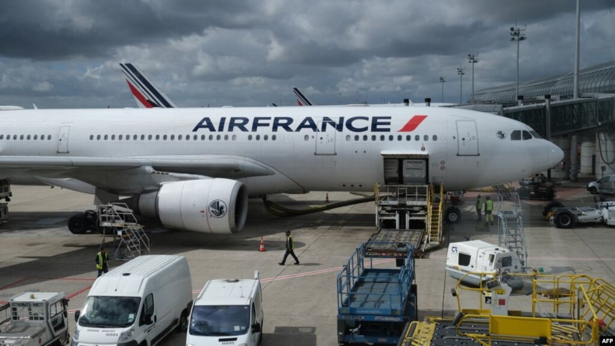 In a statement, the DGAC said that on Thursday, April 25, it had requested that airlines reduce flights by 75% at Paris-Orly airport, 55% at Paris Charles-De-Gaulle airport, 65% at Marseille airport, and 45% at all other airports Imaage Courtesy AFP In a statement, the DGAC said that on Thursday, April 25, it had requested that airlines reduce flights by 75% at Paris-Orly airport, 55% at Paris Charles-De-Gaulle airport, 65% at Marseille airport, and 45% at all other airports Imaage Courtesy AFP