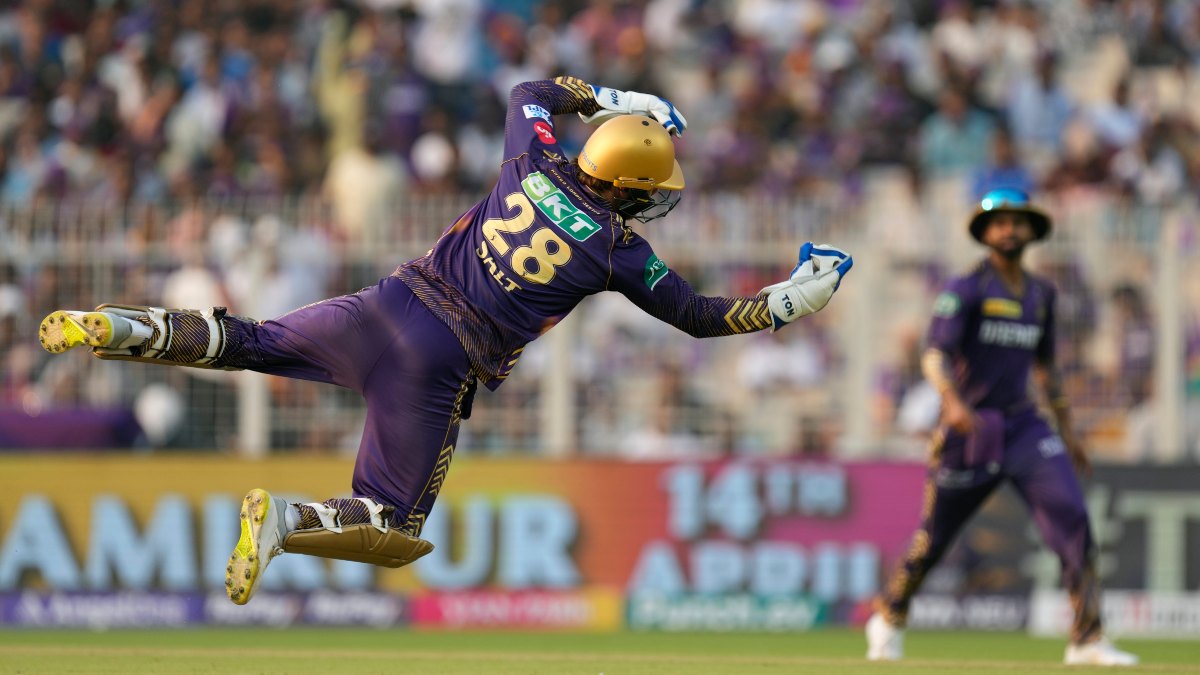 Kolkata Knight Riders wicketkeeper Phil Salt dives to his right to complete a one-handed stunner, resulting in Lucknow Super Giants all-rounder Marcus Stoinis getting dismissed for 10 off Varun Chakravarthy's bowling. AP Kolkata Knight Riders wicketkeeper Phil Salt dives to his right to complete a one-handed stunner, resulting in Lucknow Super Giants all-rounder Marcus Stoinis getting dismissed for 10 off Varun Chakravarthy's bowling. AP