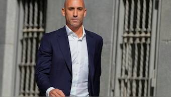 Luis Rubiales cut short his stay abroad by three days. He had originally told the court that he was coming back on Saturday. AP 
