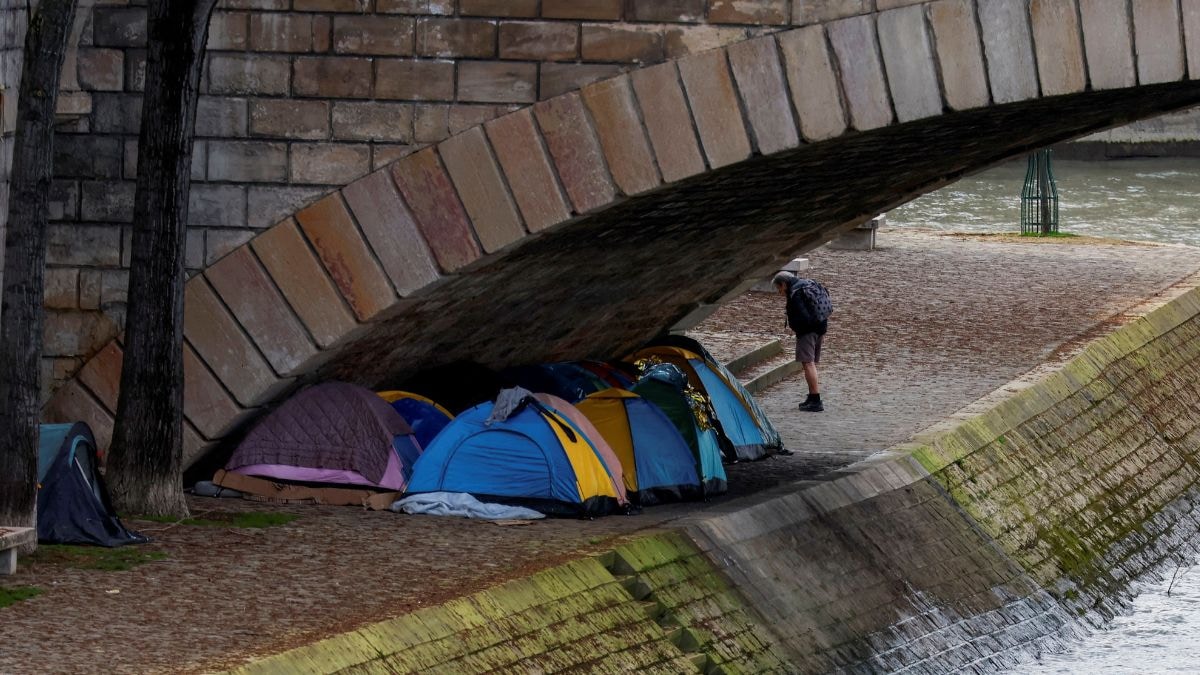 WATCH: African migrants removed from streets as Paris gets ready to ...