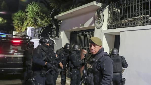 WATCH how Ecuadorian police 'manhandled, abused, mistreated' ex-VP Jorge Glas before arresting him