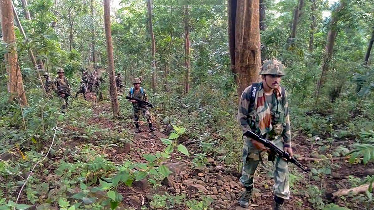 8 Naxalites killed in encounter in Chhattisgarh, one soldier dead 8 Naxalites killed in encounter in Chhattisgarh, one soldier dead