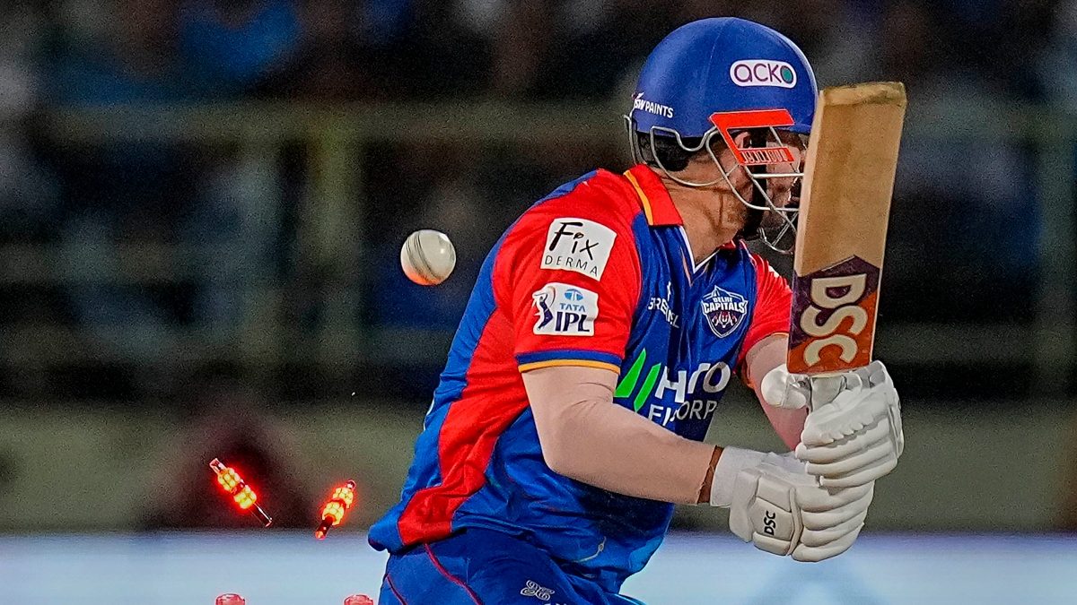 Watch: Mitchell Starc cleans up David Warner with precision during DC vs KKR contest in Vizag Watch: Mitchell Starc cleans up David Warner with precision during DC vs KKR contest in Vizag