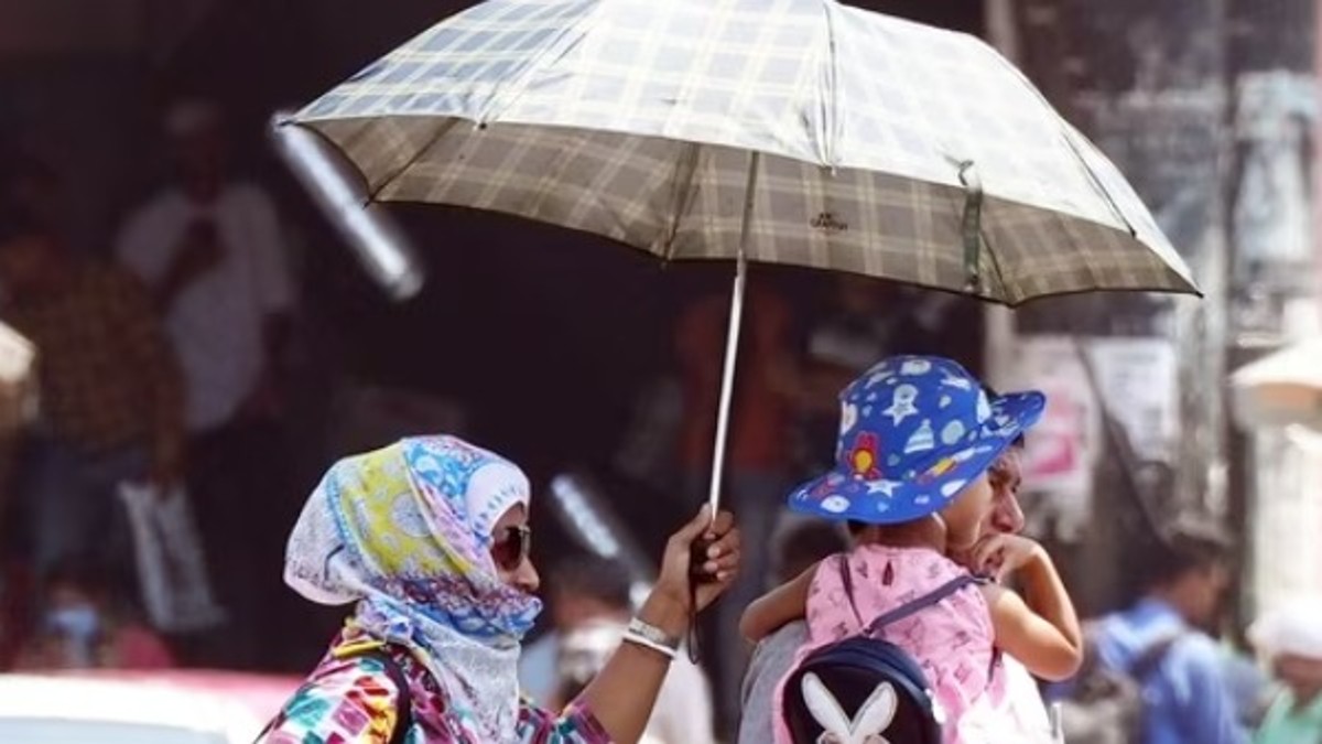 The IMD upped the heatwave warning from a yellow to a severe alert and extended it to Wednesday for Mumbai and the surrounding districts of Thane and Raigad. PTI The IMD upped the heatwave warning from a yellow to a severe alert and extended it to Wednesday for Mumbai and the surrounding districts of Thane and Raigad. PTI