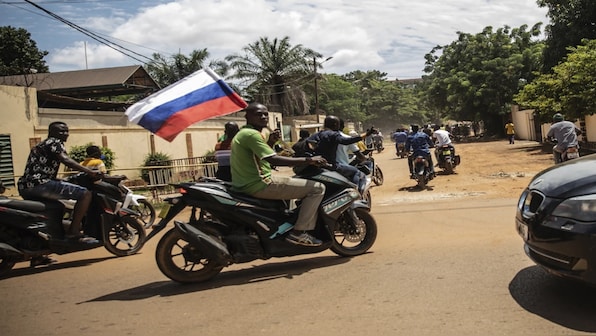 Why did Burkina Faso expel 3 French diplomats from operating in the country?