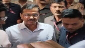 Delhi chief minister and AAP chief Arvind Kejriwal arrives to appear before the Rouse Avenue Court in the excise policy-linked money laundering case, in New Delhi. File image/PTI