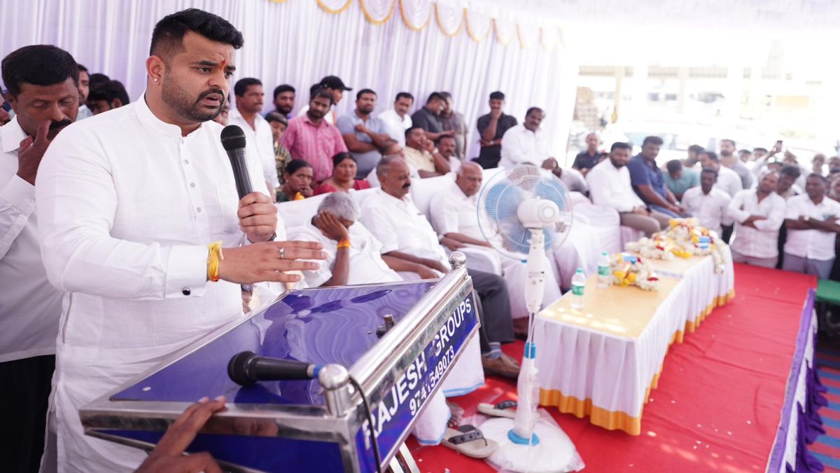 JD(S) leader Prajwal Revanna and his father HD Revanna are embroiled in a sex scandal. Image Courtesy: @iPrajwalRevanna/X JD(S) leader Prajwal Revanna and his father HD Revanna are embroiled in a sex scandal. Image Courtesy: @iPrajwalRevanna/X
