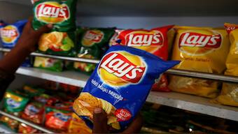 PepsiCo India is testing a blend of sunflower oil and palmolein for its Lay's potato chips. Reuters File Photo 