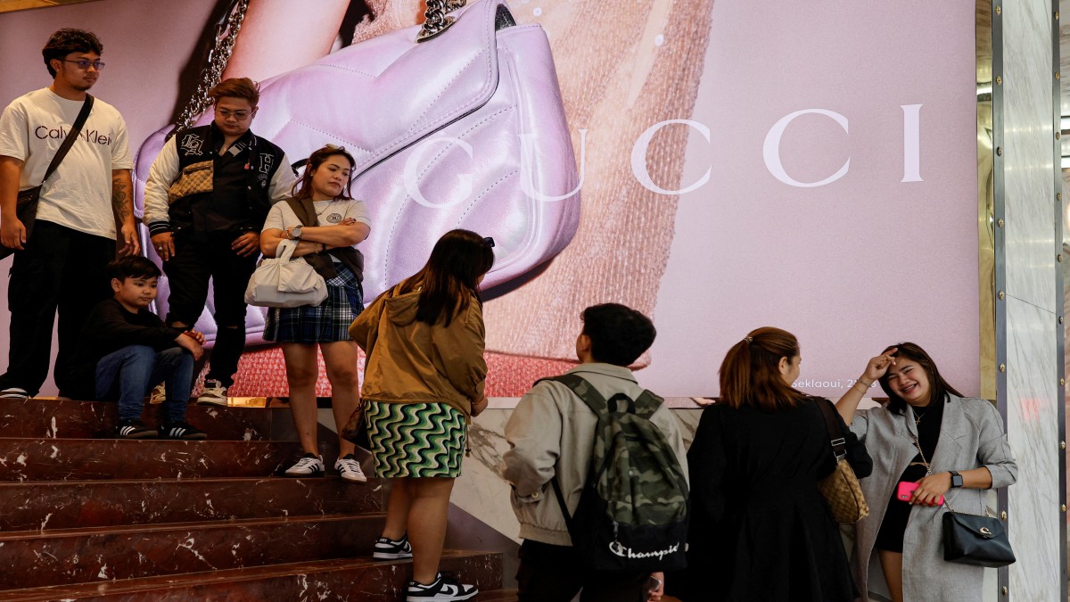 People queue outside a Gucci store in Tsim Sha Tsui, a bustling shopping hotspot, in Hong Kong, China. Reuters People queue outside a Gucci store in Tsim Sha Tsui, a bustling shopping hotspot, in Hong Kong, China. Reuters