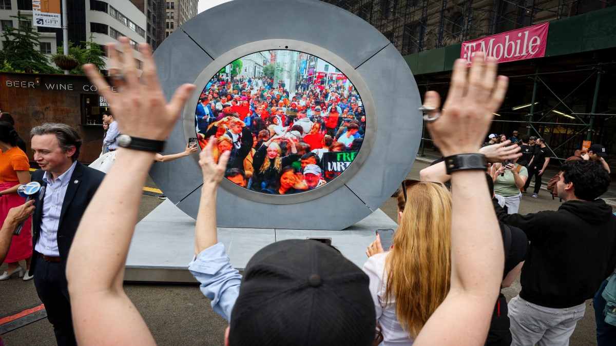 New Yorkers greet people in Dublin during the reveal of The Portal, a public technology sculpture that links with direct connection between Dublin, Ireland and the Flatiron district in Manhattan, in New York City, US. Reuters New Yorkers greet people in Dublin during the reveal of The Portal, a public technology sculpture that links with direct connection between Dublin, Ireland and the Flatiron district in Manhattan, in New York City, US. Reuters