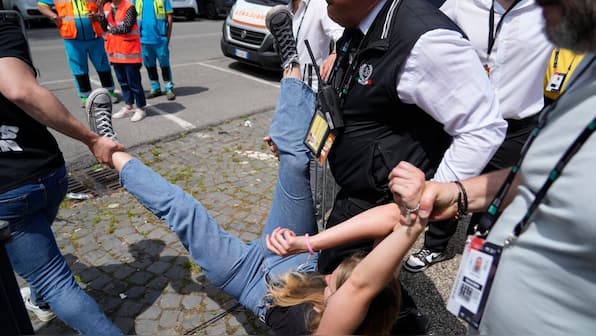 Italian Open: Environmental protestors disrupt play in Rome as Madison Keys reaches quarter-final