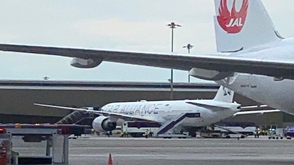 Singapore Airlines horror: What is in-flight turbulence and can pilots avoid it?