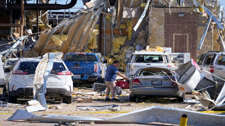 Death and devastation as tornadoes hit US: What's causing them?