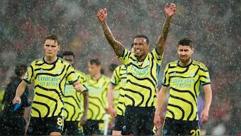 Arsenal beat Manchester United by a solitary goal to return to top of the English Premier League table. AP