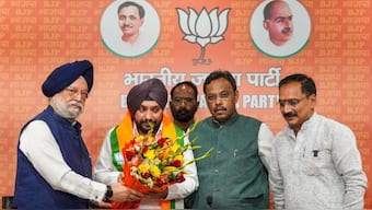 Lovely was accompanied by Delhi BJP president Virendra Sachdeva, who stated that leaders such as him will have the autonomy to determine their position within the party
