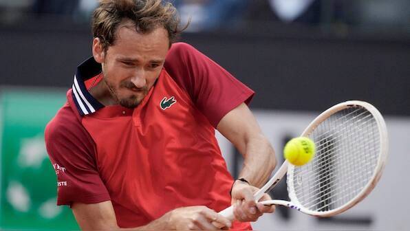Italian Open: Daniil Medvedev into last-16; Aryna Sabalenka downs Elina Svitolina