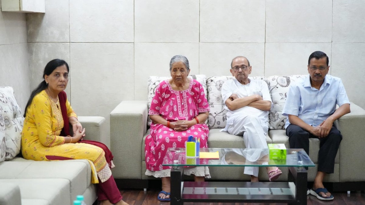 Will Delhi police interrogate Kejriwal's parents in Swati Maliwal assault case? Why? Will Delhi police interrogate Kejriwal's parents in Swati Maliwal assault case? Why?