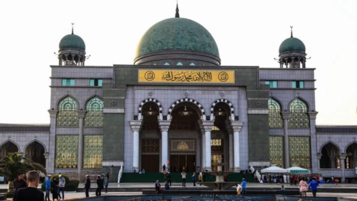 'Sinification of Islam': China's major Arabic-style mosque loses its domes, minarets & crescent moon - Vimarsana News