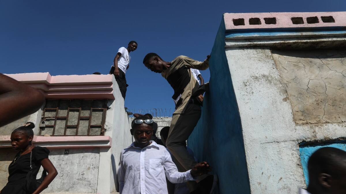 Haitians struggle to bury loved ones, find closure in Port-au-Prince as killings surge - Vimarsana News