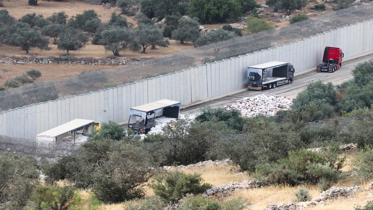 Palestinian hauliers fear for security of aid convoys to Gaza after Israeli protestors wreak trucks carrying humanitarian supplies Palestinian hauliers fear for security of aid convoys to Gaza after Israeli protestors wreak trucks carrying humanitarian supplies