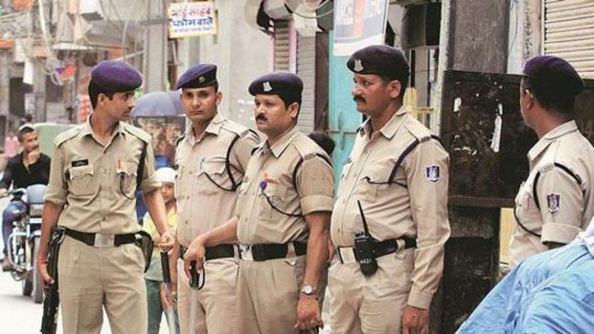 Madhya Pradesh: 27-year-old man kills eight family members with axe, later hangs himself Madhya Pradesh: 27-year-old man kills eight family members with axe, later hangs himself