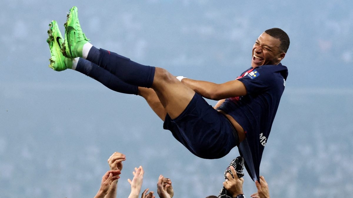 Kylian Mbappe's arrival in Madrid leads to joyous reactions from Spanish press, fans Kylian Mbappe's arrival in Madrid leads to joyous reactions from Spanish press, fans