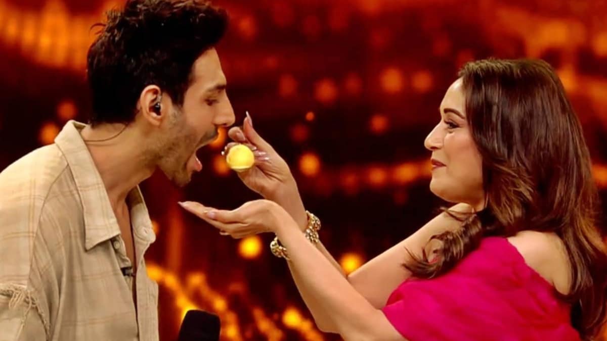 Dancing Queen Madhuri Dixit and Champion Kartik Aaryan in one frame!