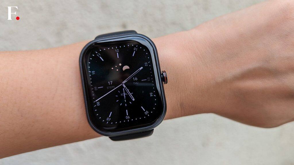 On wrist-2024-05-20ef295c18879e485f38d9d6d7af256f