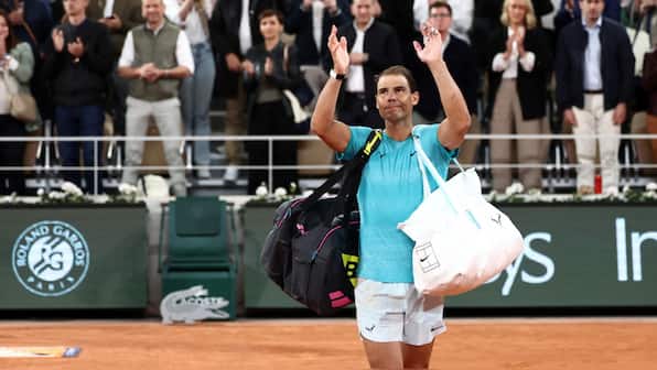Rafael Nadal shows fainting glimpses of the past in likely last dance at French Open