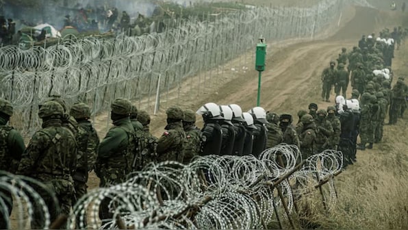 Polonia va construi fortificații la granița de est pentru a limita „războiul hibrid” în creștere din Belarus