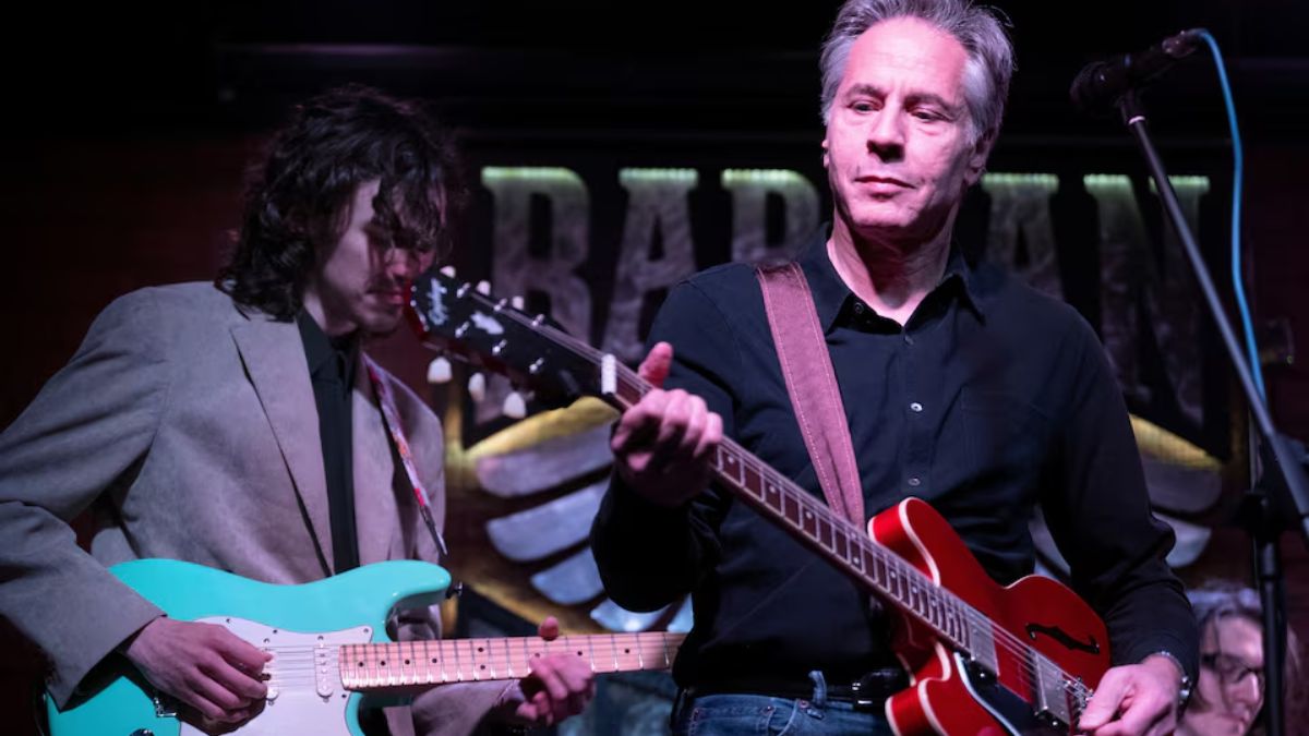 Watch: Antony Blinken plays guitar in Kyiv, tells Ukraine to keep 'Rockin' in the Free World' as it battles Russia Watch: Antony Blinken plays guitar in Kyiv, tells Ukraine to keep 'Rockin' in the Free World' as it battles Russia
