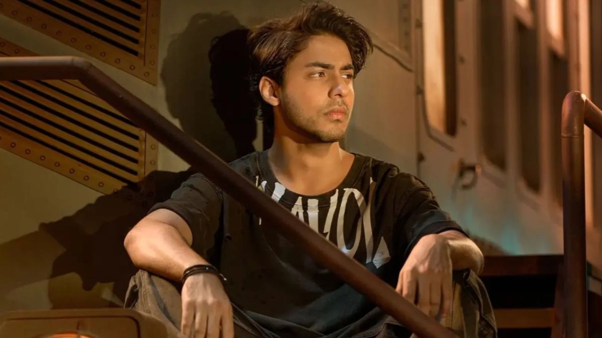 WATCH: Shah Rukh Khan's son Aryan Khan wraps up the shooting of his directorial debut 'Stardom'