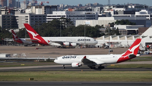 Qantas probes data breach in frequent flyer app