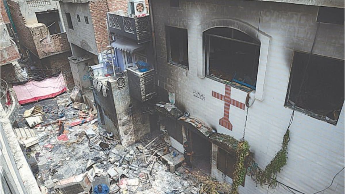 Pakistan Rafi Mob Mob violence in Pakistan over allegations of desecrating Quran, houses ...