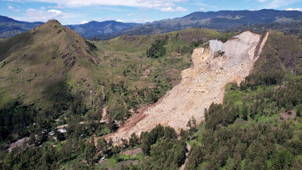 Thousands in Papua New Guinea evacuated amid fears of new landslide ...