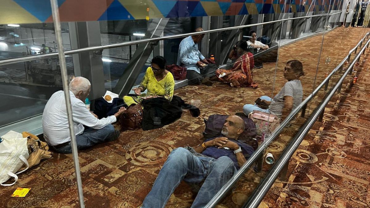 Several passengers were left stranded at the airport after an Air India flight from Delhi to San Francisco was delayed. Image courtesy: @39Abhishek/X Several passengers were left stranded at the airport after an Air India flight from Delhi to San Francisco was delayed. Image courtesy: @39Abhishek/X