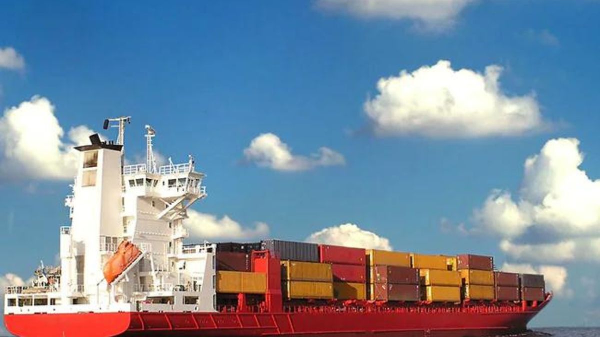 Yemen: Merchant ship reports 2 explosions in close proximity in Gulf of Aden Yemen: Merchant ship reports 2 explosions in close proximity in Gulf of Aden