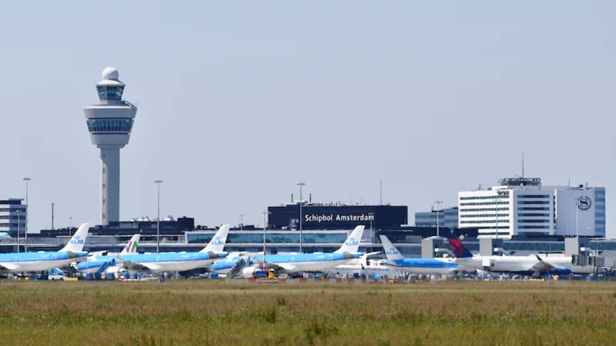 Person dies after falling into a running aircraft engine in Amsterdam, investigation underway - Vimarsana News