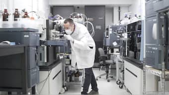 Griffiths and his colleagues at the University of Birmingham and Munich's Ludwig Maximilian University set out to examine this human brain compass by undertaking a series of motion-tracking experiments for a new study that was published in the online journal Nature Human Behavior Image Courtesy AP