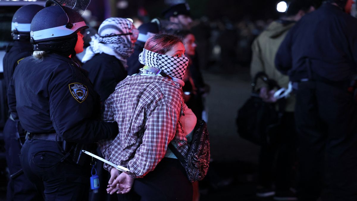 In Photos and Videos: Inside the police raid at Columbia University In Photos and Videos: Inside the police raid at Columbia University