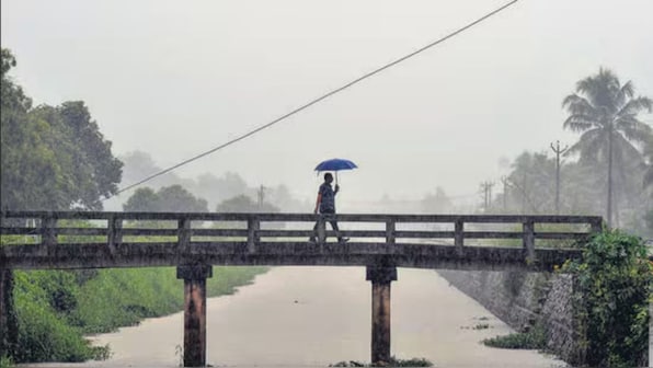 Monsoons have reached Kerala & northeast at same time.Why it is rare? –  Firstpost