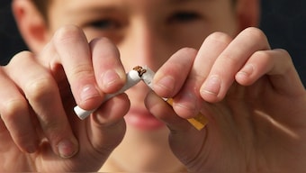 A child breaks a cigarette on World No Tobacco Day. Pixabay